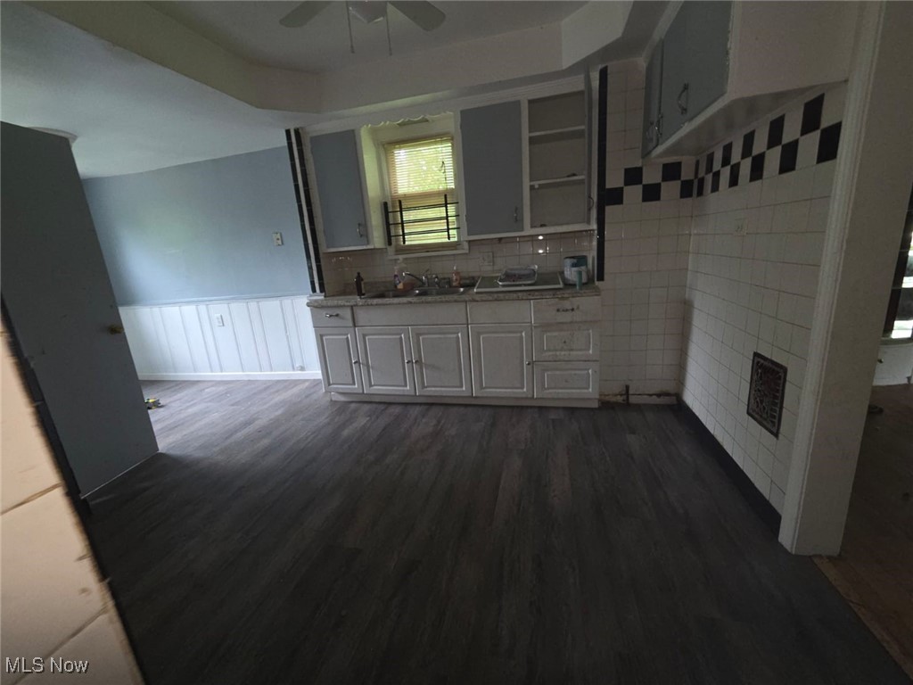 11703 Castlewood Avenue, Cleveland, Ohio image 4