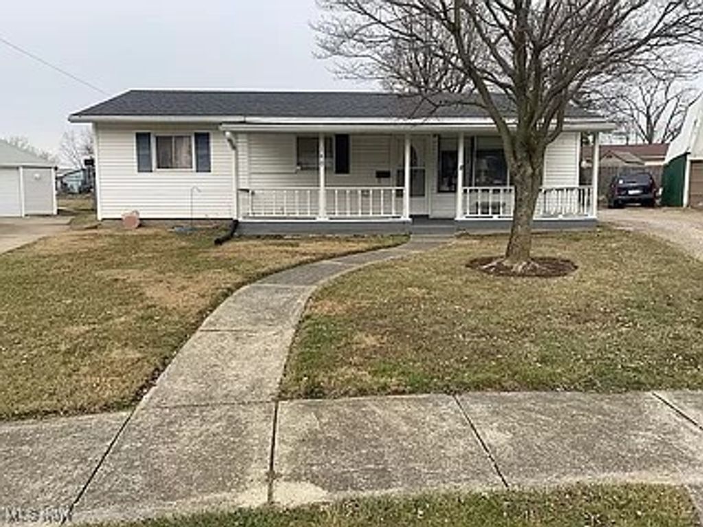 Photo of 140 Crystal Court, Bellevue, OH 44811 (MLS # 5183781)