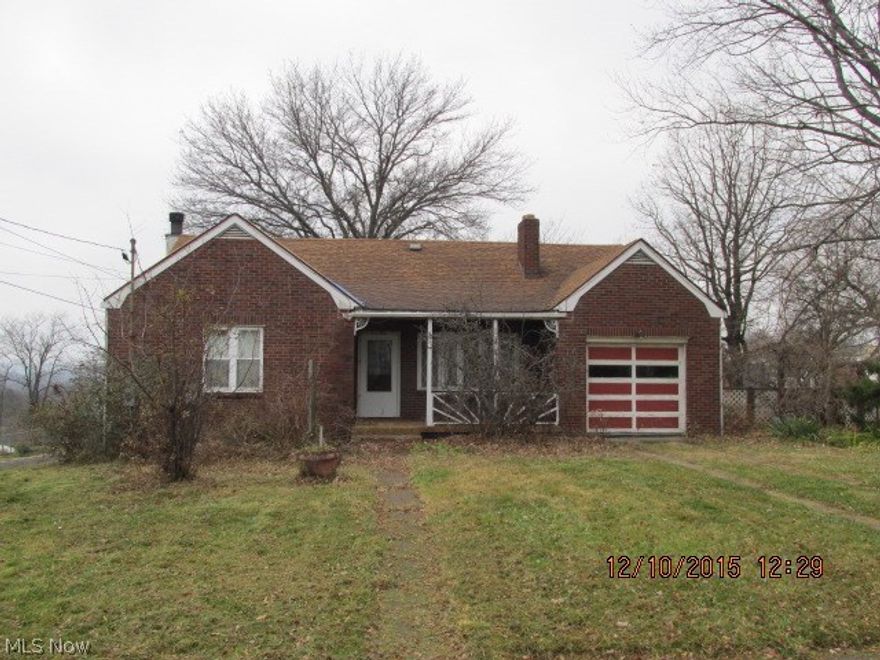 1 story brick home with 2 bedrooms and 1 bath. Home Features 1 car garage, covered porch, and nice yard