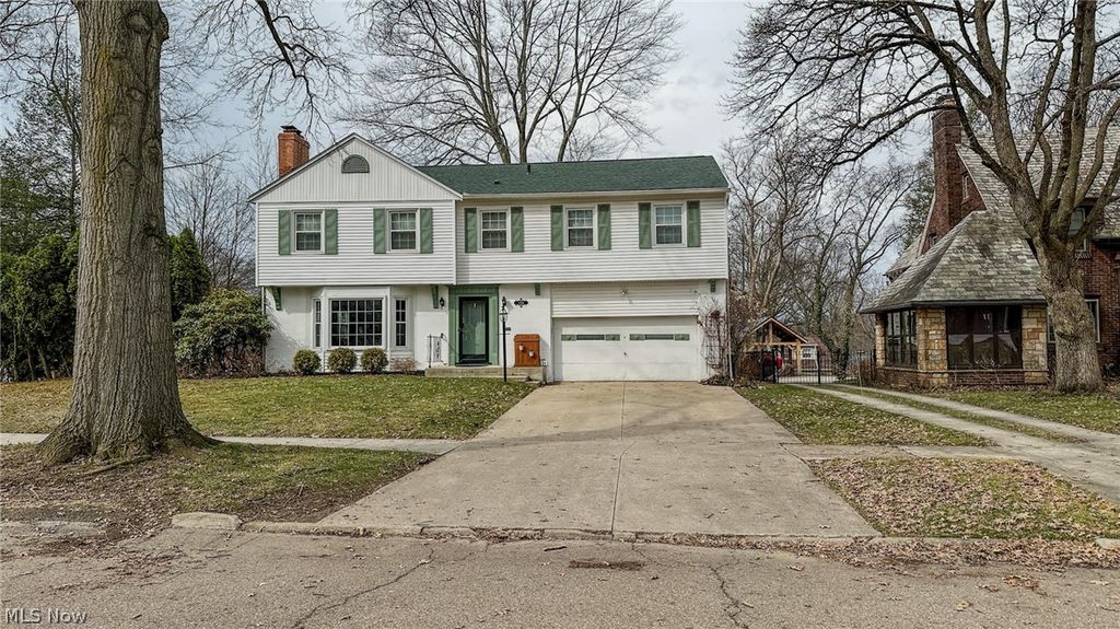 Photo of 426 Dorchester Road, Akron, OH 44320 (MLS # 5191643)