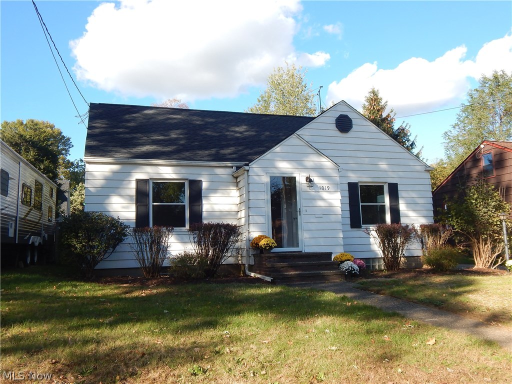 Adorable and Affordable!! Updated Island kitchen. Featuring fresh paint interior, newer floors, counter tops and much more.
Enjoy the comfort of West Kent, near schools, parks and much more. Full size master bedroom on second floor, full basement.
Two car garage, central air move in ready. Call to see today.