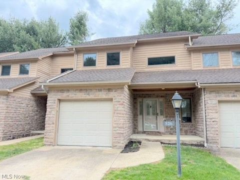Condo For Sale - 526 Oakdale Drive<br/> Tuscarawas County, Dover, OH 44622