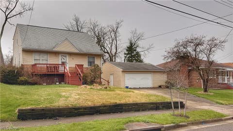 Homes For Sale - 864 Lindsay Avenue<br/> Summit County, Akron, OH 44306