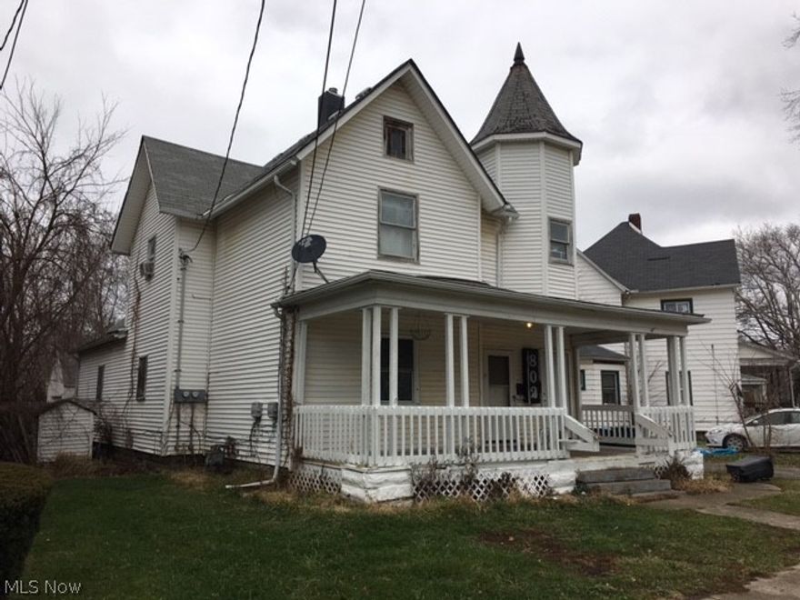 Large Victorian up/down two unit in Lorain. Upstairs unit has been rented for 5 months at $725. Downstairs unit has been refreshed and is now ready to be rented.