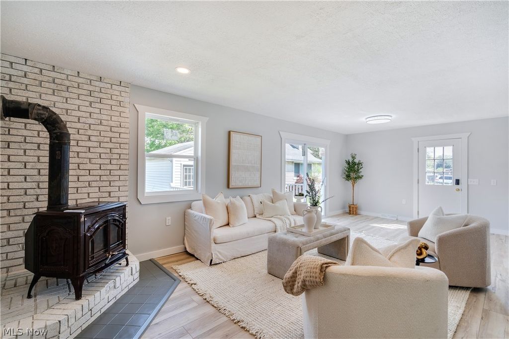 Photo of 14 Massachusetts Avenue, Poland, OH 44514 (MLS # 5199174)