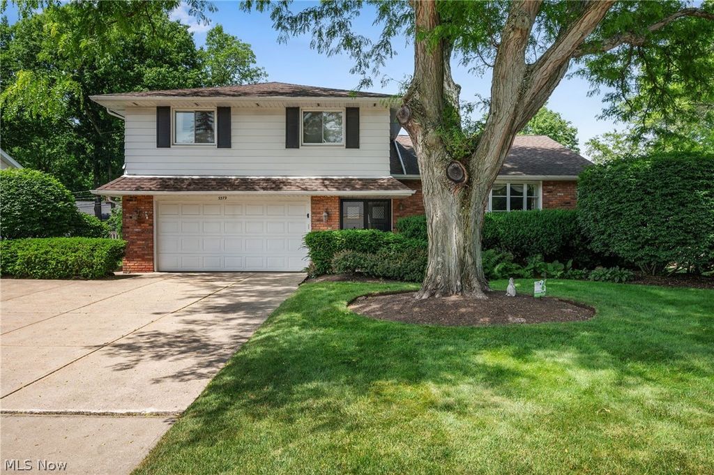Photo of 5379 Meadow Wood Boulevard, Lyndhurst, OH 44124 (MLS # 5218323)