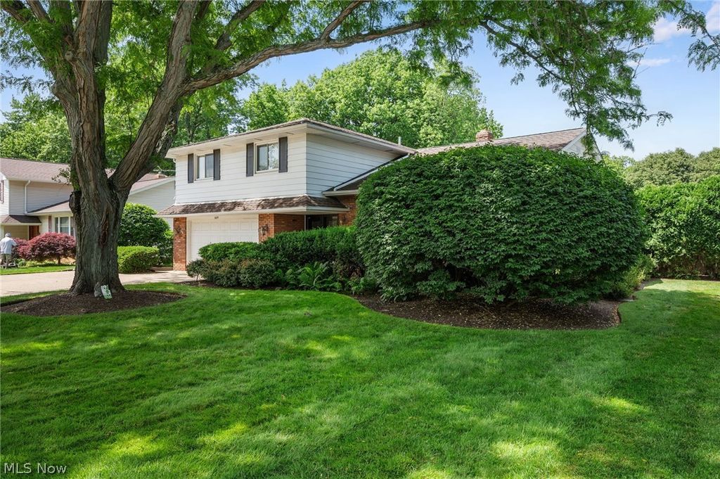 Photo of 5379 Meadow Wood Boulevard, Lyndhurst, OH 44124 (MLS # 5218323)
