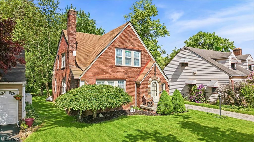 Photo of 210 5th Avenue, Hubbard, OH 44425 (MLS # 5208975)