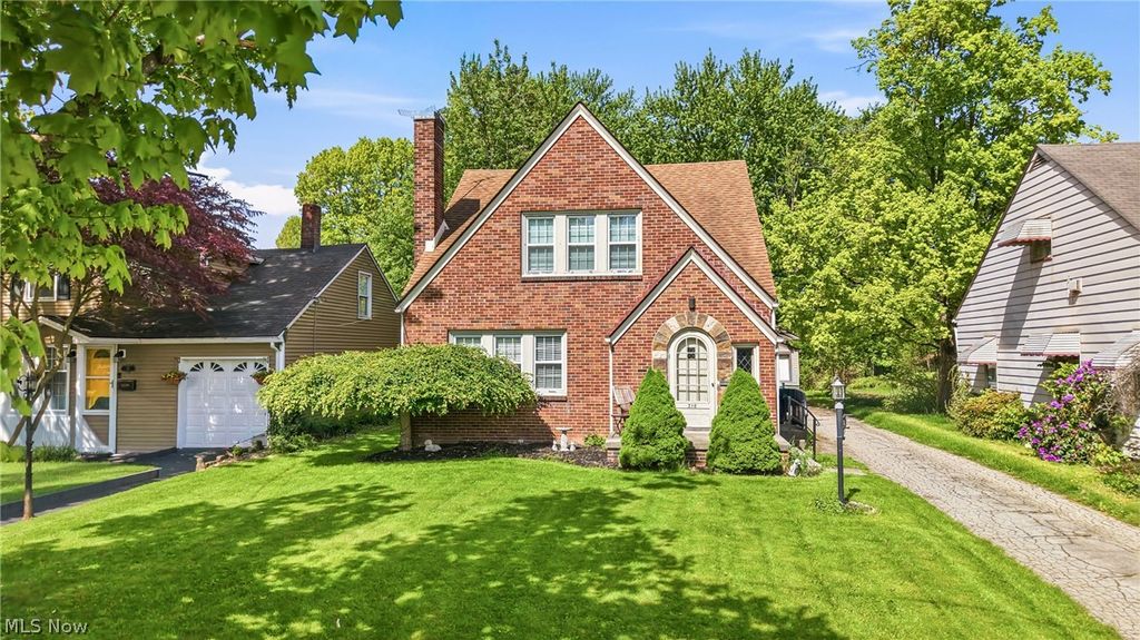 Photo of 210 5th Avenue, Hubbard, OH 44425 (MLS # 5208975)