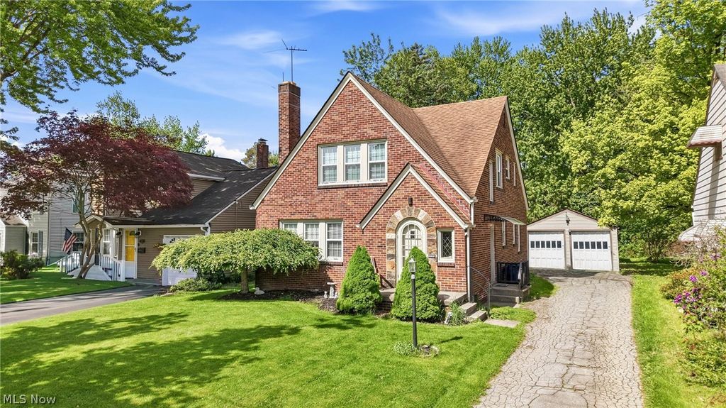 Photo of 210 5th Avenue, Hubbard, OH 44425 (MLS # 5208975)