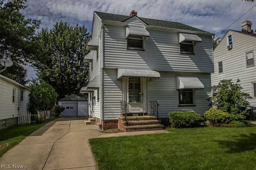 This is a very roomy home. Listed as 1521 square
This may not include the addition.Completely Re-done 4 bedroom 2 full bathroom Home.
New Kitchen, New Baths, Finished basement. All new Paint
and Carpet. Stove and Refrigerator will be provided. First Floor master
with separate entrance. Possible in law suite. The owner would
consider lease option for the right person