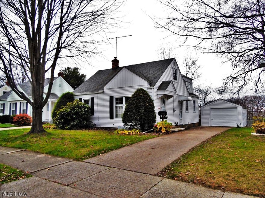 4 bedrooms, 1.5 baths, 1628 sqft, 1 car garage, 3 Seasons room, storage shed, & an enormous basement!!

This is as big a Cap Cod style home as you will find in The Park. You won't believe the space! New carpet and fresh paint throughout. Newer roof, top quality siding, and tons of storage! The best value on the market, in an All-American neighborhood close to highways, shopping, hospitals, and many other conveniences.