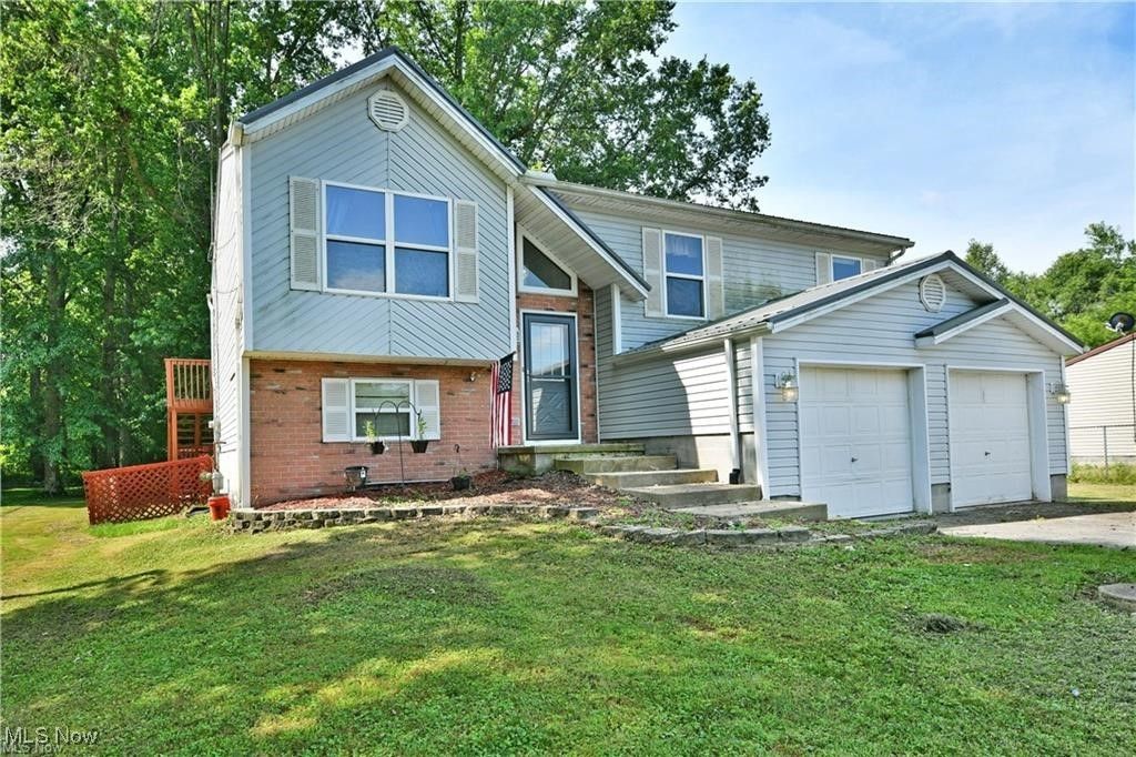 Photo of 238 Raymond Avenue NW, Champion, OH 44483 (MLS # 5177957)