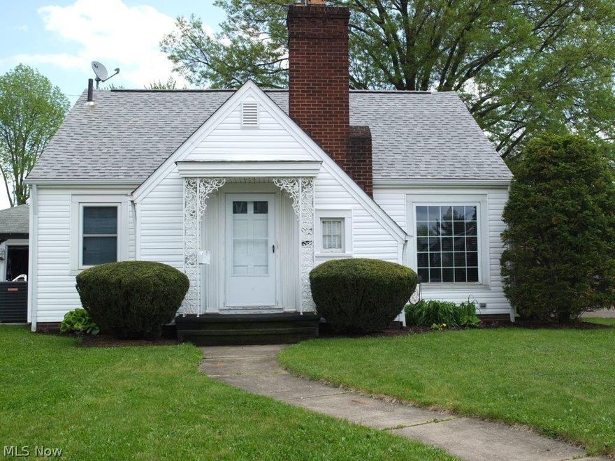 Wonderful 3 bedroom, 1.5 bath bungalow with updated kitchen! Large living room with fireplace and large windows, formal dining room with crown molding and updated kitchen with oak cabinets, tile backsplash, pantry, dishwasher and breakfast nook. Master bedroom with walk-in closet. Bedroom 2 has multiple closets. Full bath with tile floor and tile shower. 2 car attached garage, screened in porch, fenced area in the yard and great location on corner lot! A must see!