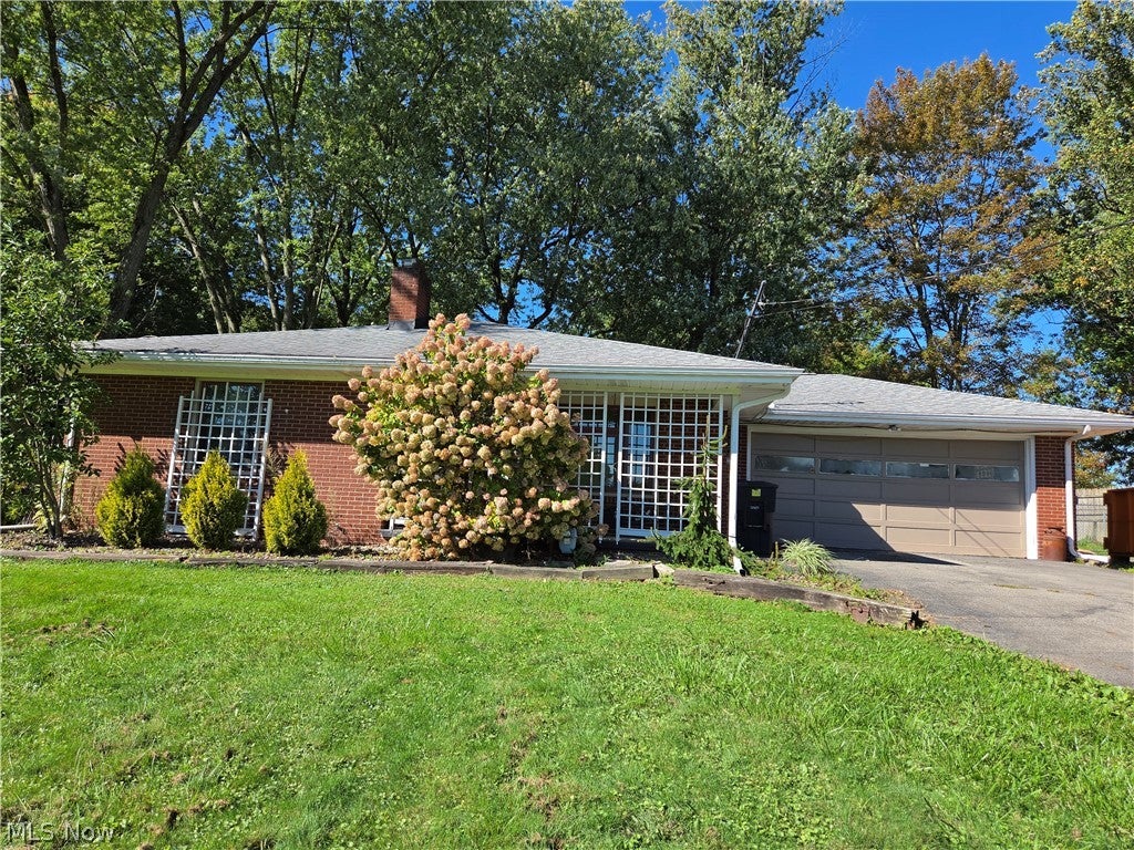 1367 North Road NE