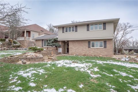 7416 Woodcrest Avenue NE Canton OH 44721