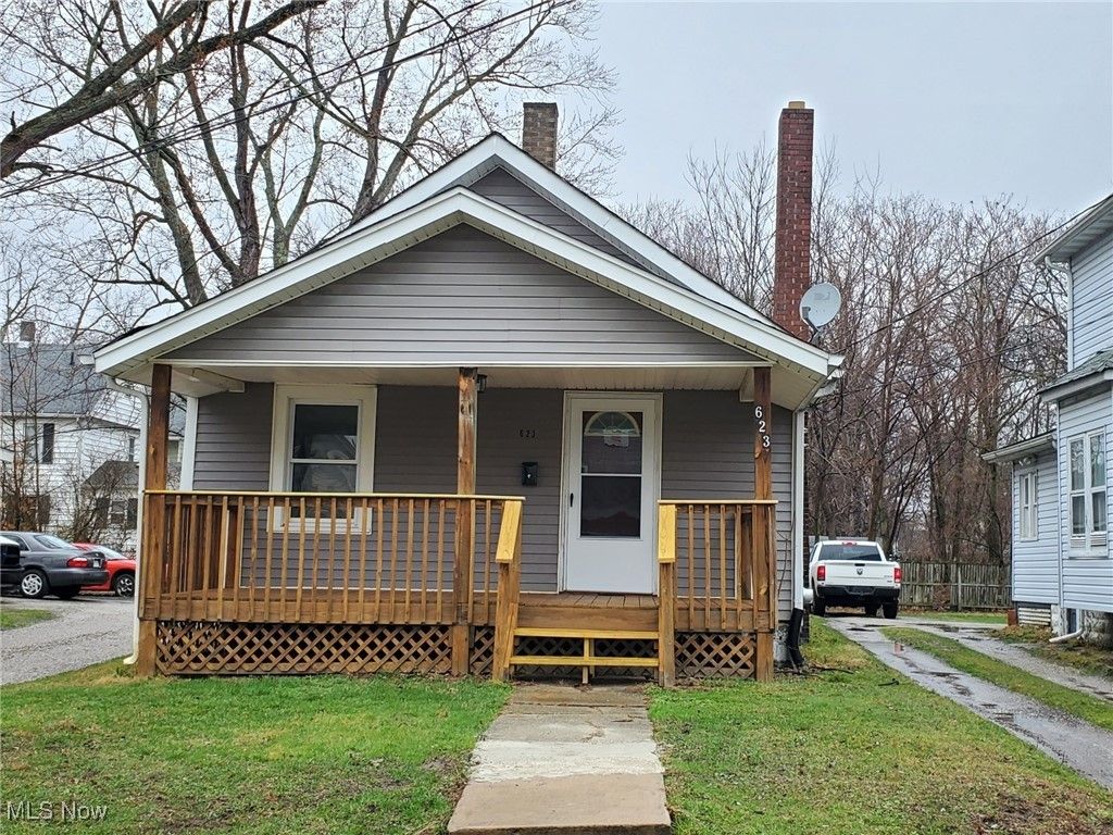 Photo of 623 W 57th Street, Ashtabula, OH 44004 (MLS # 5165979)