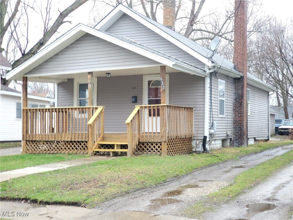 Photo of 623 W 57th Street, Ashtabula, OH 44004 (MLS # 5165979)