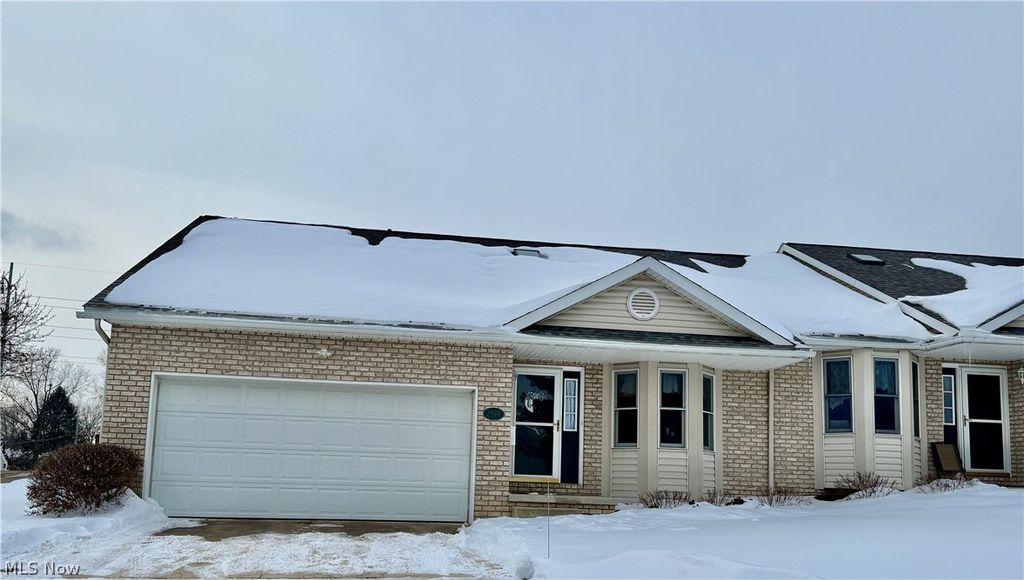 Photo of 2518 Woodlawn Circle NW #42A, Canton, OH 44708 (MLS # 5185512)