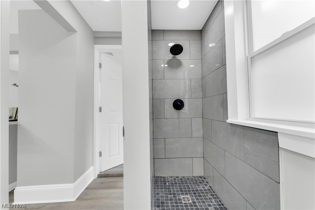 Mix King & Gibbs - Residential Lease