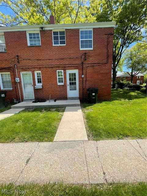 Condo For Sale - 490 Kenwood Drive #J<br/> Euclid, OH 44123