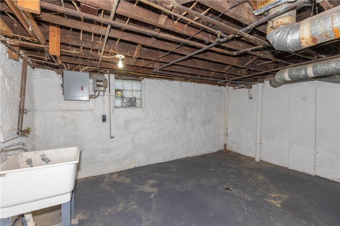 Cleveland, Ohio 44102, United States, 6 Bedrooms Bedrooms, ,2 BathroomsBathrooms,Residential,Active,122279