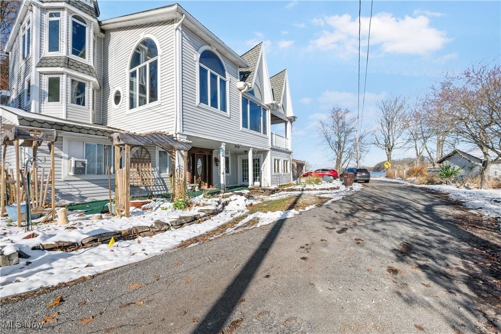 Photo of 584 Apple Drive, Coventry, OH 44319 (MLS # 5176012)