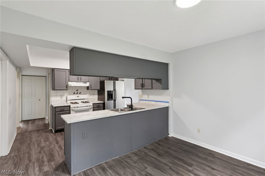 Settlers Village Condo - Residential