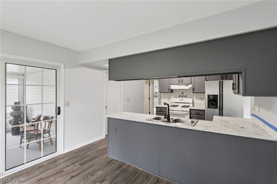 Settlers Village Condo - Residential