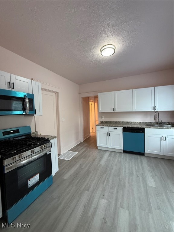 J G M Hoyts - Residential Lease