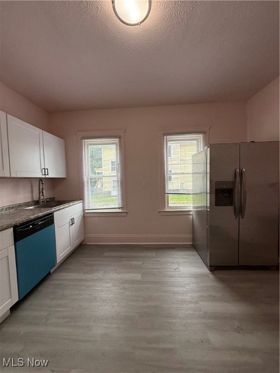 J G M Hoyts - Residential Lease