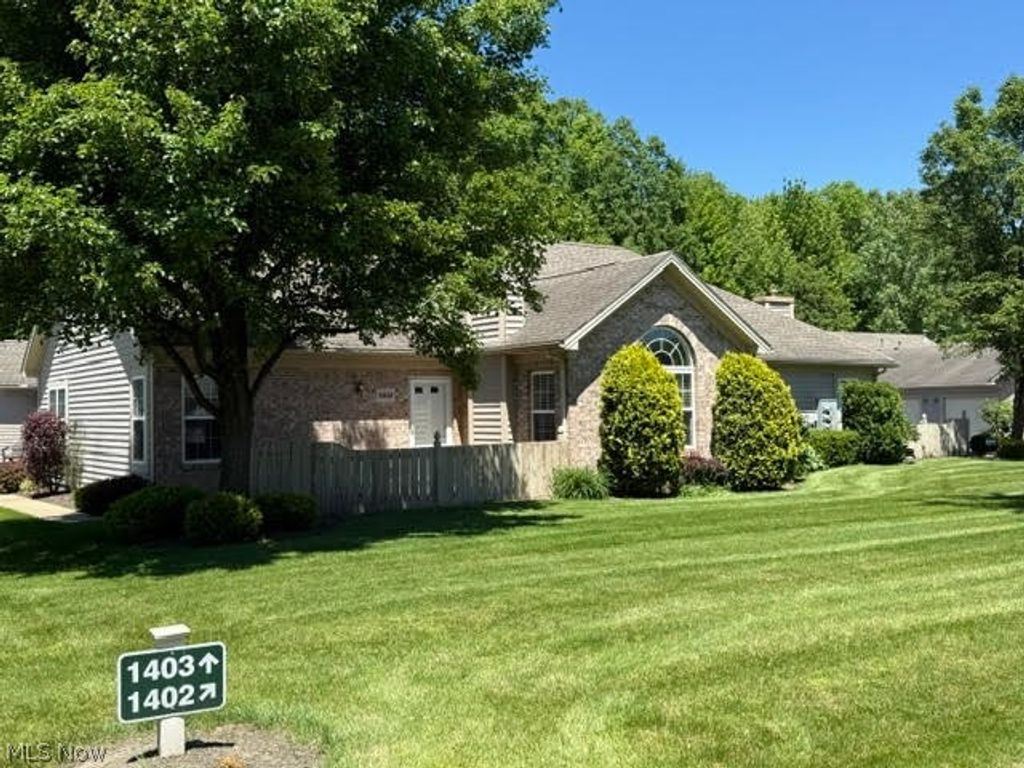 Photo of 1402 Willow Brook Drive NE, Warren, OH 44483 (MLS # 5214782)