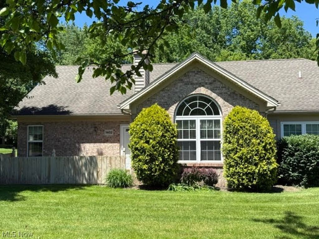 Photo of 1402 Willow Brook Drive NE, Warren, OH 44483 (MLS # 5214782)