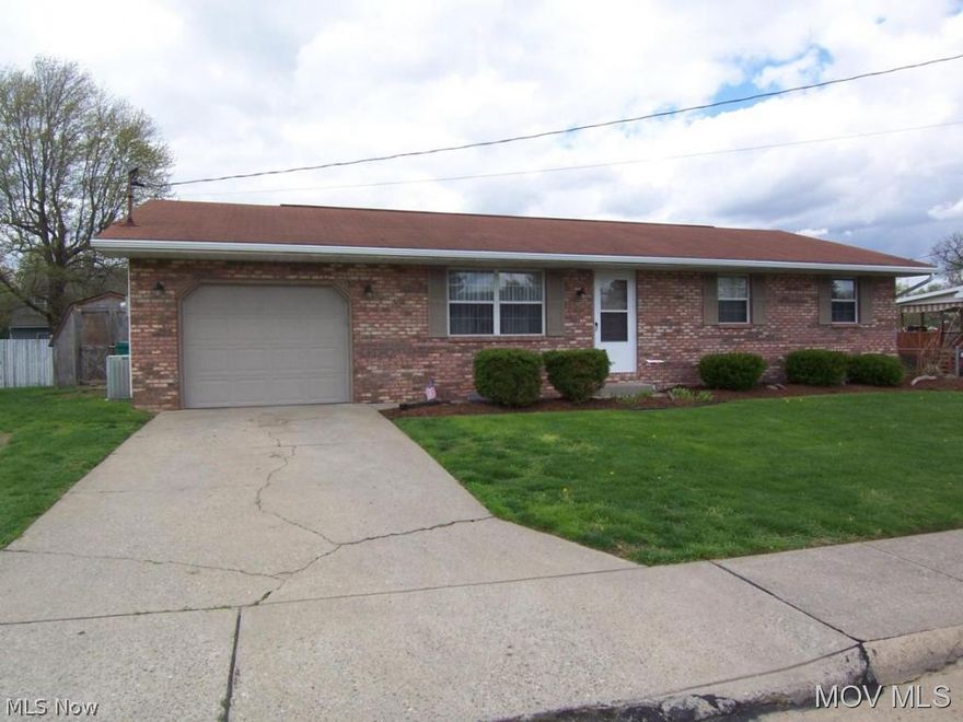 Very nice, move in ready ranch.  Elem: Williamstown Elementary School  Elem/Bus: N  JrHigh: Williamstown Jr. High  JrHigh/Bus: N  High: Williamstown High School  High/Bus: N  Fire: CIT  Police: CTY  ;SQFT=Fin L1:1040, Fin Above:1040, Fin Total:1040, Unfin Above:0, Unfin Total:Y;PRKG= Off Street