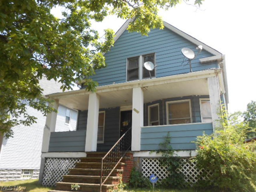 Large 3 bedroom, 1 bath bunaglow. Natural woodwork throughout the first floor. Dining room with a window seat, Plus an eat-in kitchen. Full, unfinished basement. Deep lot.