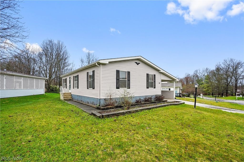 Photo of 30 Cardinal Drive, Hiram, OH 44234 (MLS # 5198717)