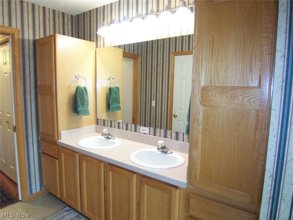 Woodbury Condo - Residential