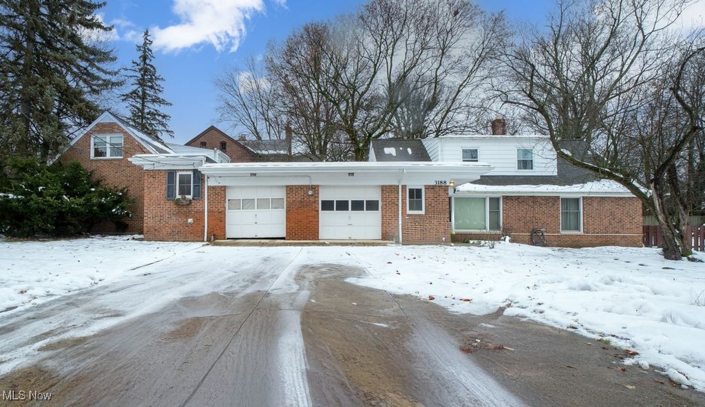 Photo of 2558 Lee Rd, Cleveland Heights, OH 44118 (MLS # 5176848)