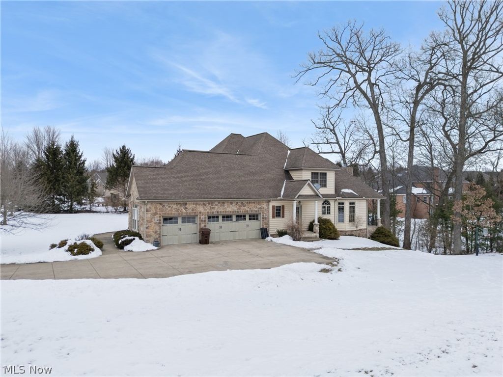 Photo of 8550 Drummond Drive NW, Massillon, OH 44646 (MLS # 5186147)