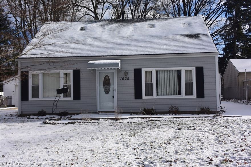 Spacious Bedrooms!  2 Full Baths!  Open to airy floor plan!  Loads of updates!  Kitchen updated!  Large laundry room off kitchen.  Large owner suite.  Both bathrooms updated with new vanities and tile showers.  Roof 2005 & H20 tank 2012.