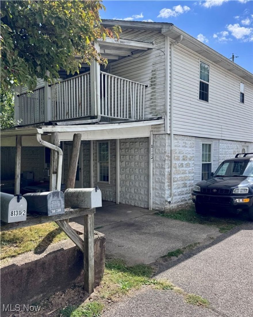 Nice Triplex. All three u its are rented at this time.  There is 2 - 2 bedroom u it's upstairs and a 1 bedroom on the first floor.  Each one of the 2 bedroom units have a garage to park in, the downstairs unit has a carport to park under.  
48 hour notice to show.The rent is 600.00 , 600.00 and 625.00