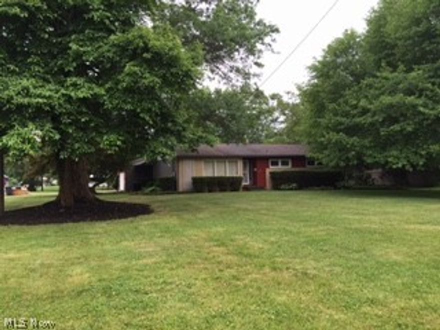 Nice 3 bedroom, 1.5 bath ranch on an oversized lot in the Howland school district.