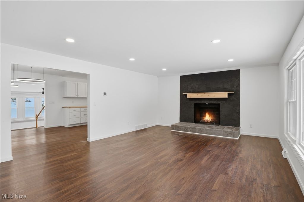 Photo of 1549 W Sprague Road, Broadview Heights, OH 44147 (MLS # 5179807)