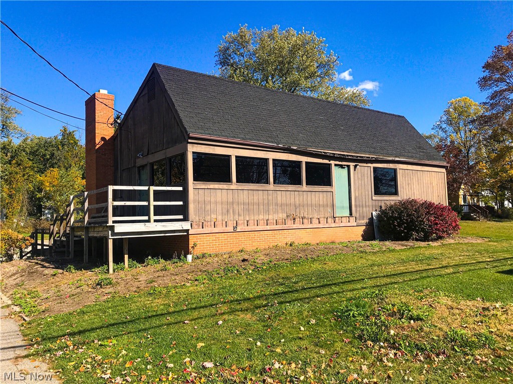 OFFERED ABSOLUTE - REGARDLESS OF PRICE!
Ownership orders immediate sale - terrific commercial/retail opportunity.
3,040 SF on .50 acres with huge parking lot. Ideal for a variety of possible uses. This property is well located in the heart of Twinsburg.