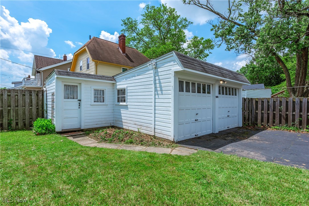 Cleveland, Ohio 44111, United States, 3 Bedrooms Bedrooms, ,1 BathroomBathrooms,Residential,Pending,154665