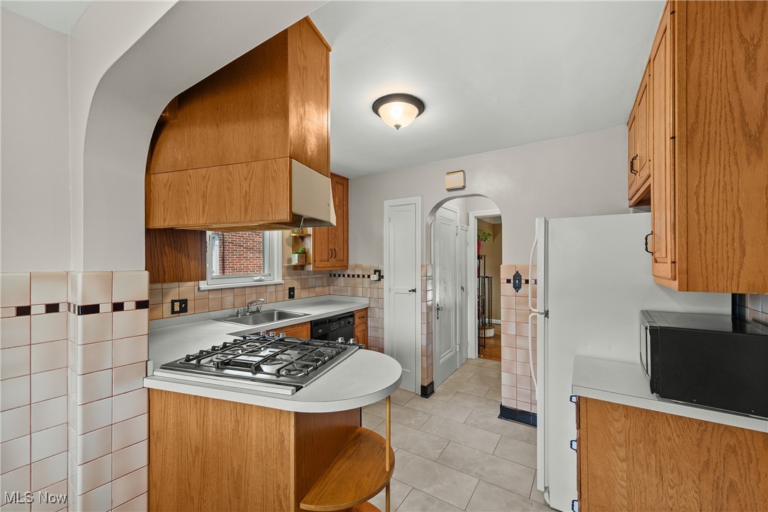 Cleveland, Ohio 44111, United States, 3 Bedrooms Bedrooms, ,1 BathroomBathrooms,Residential,Pending,154665