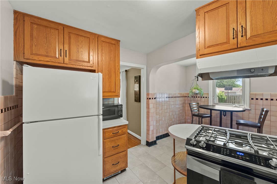 Cleveland, Ohio 44111, United States, 3 Bedrooms Bedrooms, ,1 BathroomBathrooms,Residential,Pending,154665