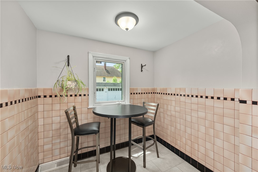 Cleveland, Ohio 44111, United States, 3 Bedrooms Bedrooms, ,1 BathroomBathrooms,Residential,Pending,154665