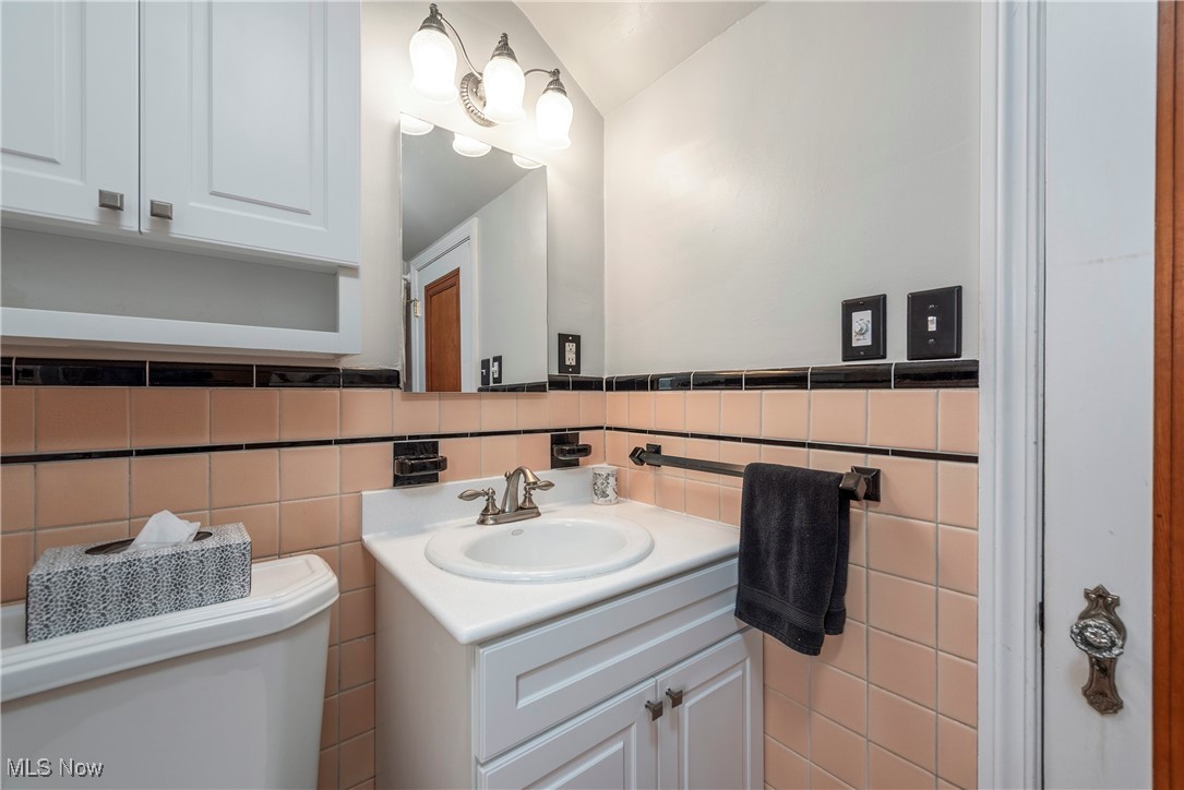 Cleveland, Ohio 44111, United States, 3 Bedrooms Bedrooms, ,1 BathroomBathrooms,Residential,Pending,154665