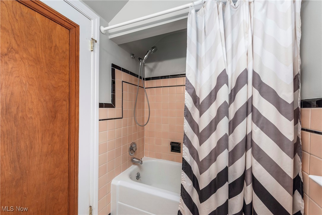 Cleveland, Ohio 44111, United States, 3 Bedrooms Bedrooms, ,1 BathroomBathrooms,Residential,Pending,154665